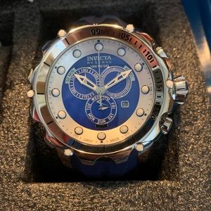 Invicta Chronograph Blue and Silver Dial, Navy Blue Silicone Men’s Watch